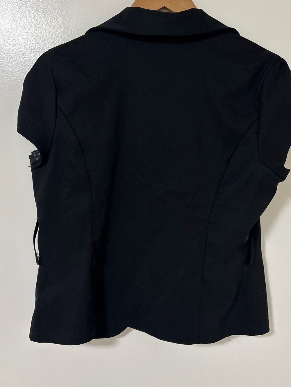 Valia Black Short-Sleeve Feminine Blazer Jacket - Picture 4 of 4